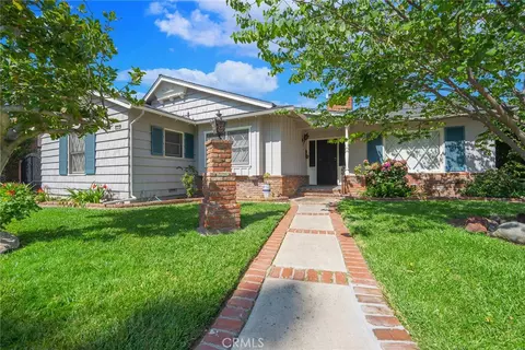 2526 Poinsettia St, Santa Ana, CA 92706