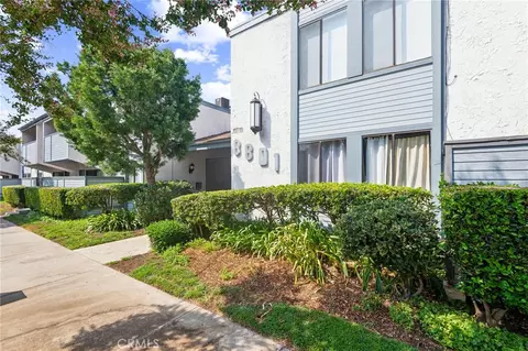 8801 Independence Ave #11, Canoga Park, CA 91304