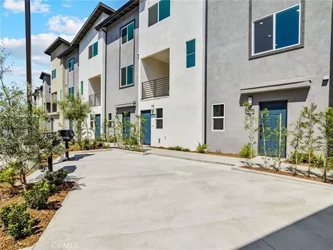 1172 Santo Antonio Dr, Colton, CA 92324