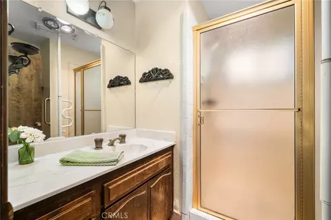 Bath - 175 Golf Course Rd, Lake Arrowhead, CA 92352 photo 1 of 3