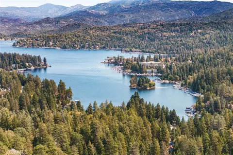 View/Area - 175 Golf Course Rd, Lake Arrowhead, CA 92352 photo 2 of 9