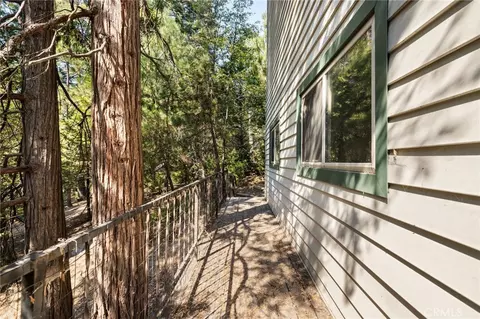 Exterior - 175 Golf Course Rd, Lake Arrowhead, CA 92352 photo 9 of 11