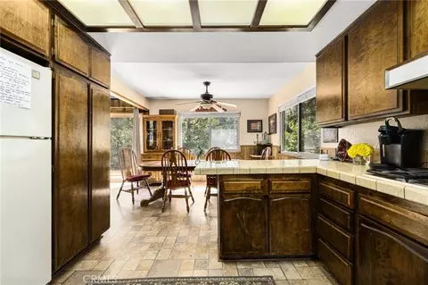 Kitchen - 175 Golf Course Rd, Lake Arrowhead, CA 92352 photo 3 of 3