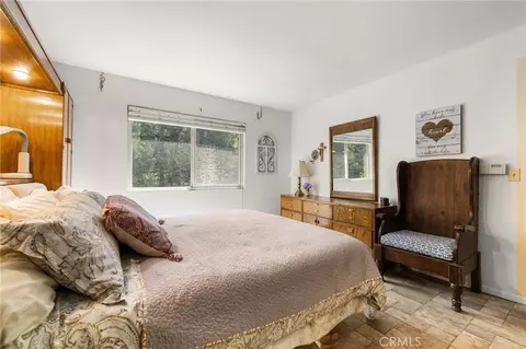 Bedroom - 175 Golf Course Rd, Lake Arrowhead, CA 92352 photo 2 of 6