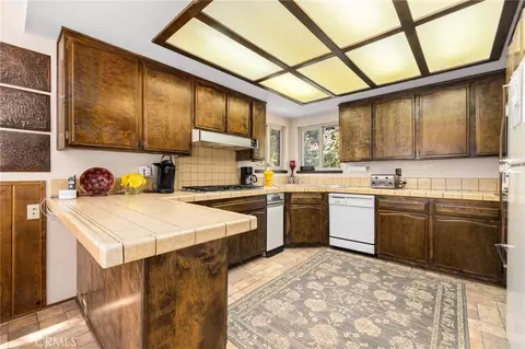 Kitchen - 175 Golf Course Rd, Lake Arrowhead, CA 92352 photo 1 of 3