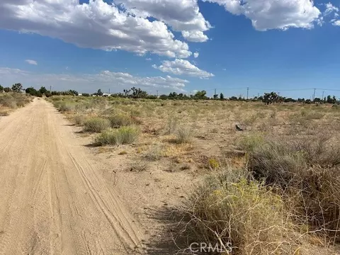 9757 Lebec Rd, Phelan, CA 92371
