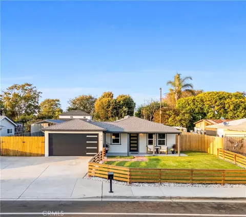 910 W 19th St, Costa Mesa, CA 92627