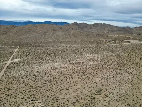 31300 Cove Rd, Lucerne Valley, CA 92356