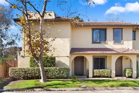 25206 Tanoak Ln, Lake Forest, CA 92630