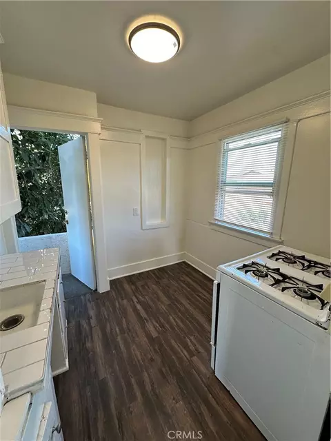 Kitchen - 1101 Cherry Ave, Long Beach, CA 90813 photo 5 of 6
