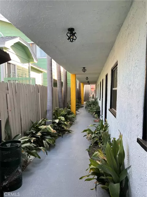 Entry Way - 1101 Cherry Ave, Long Beach, CA 90813 photo 2 of 3
