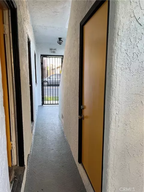 Entry Way - 1101 Cherry Ave, Long Beach, CA 90813 photo 3 of 3