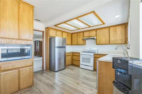 Kitchen - 26323 Corona Dr, Helendale, CA 92342 photo 2 of 2