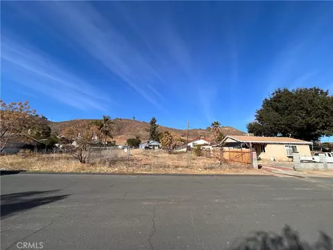 2 Lake St, Lake Elsinore, CA 92530