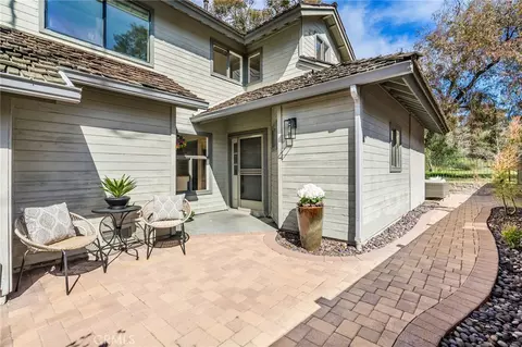 2048 Meadow View Ln, Costa Mesa, CA 92627