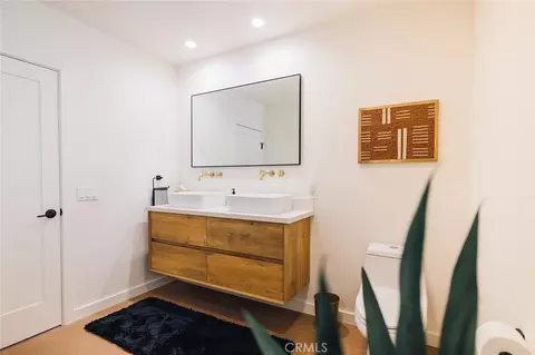 Bath - 4883 Avenida La Candela, Joshua Tree, CA 92252 photo 4 of 8