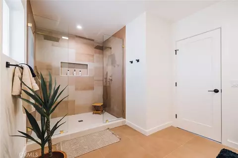 Bath - 4883 Avenida La Candela, Joshua Tree, CA 92252 photo 1 of 8