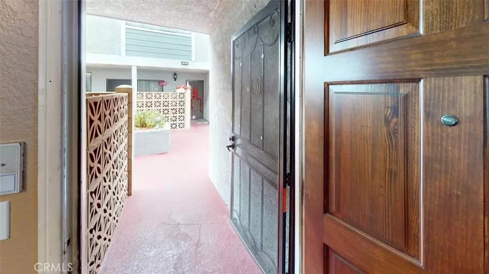 Entry Way - 4345 W 154th St #11, Lawndale, CA 90260 photo 1 of 2