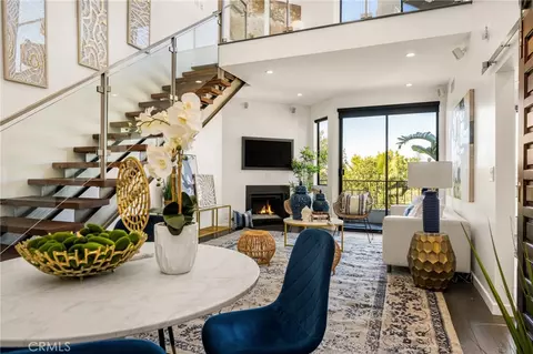 660 N Sweetzer Ave #302, West Hollywood, CA 90048