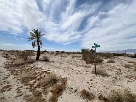 2375 Harbor Dr, Thermal, CA 92274