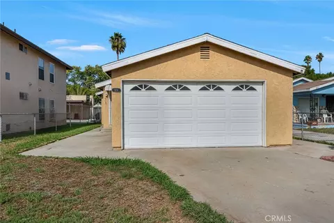 323 E 102nd St, Los Angeles, CA 90003