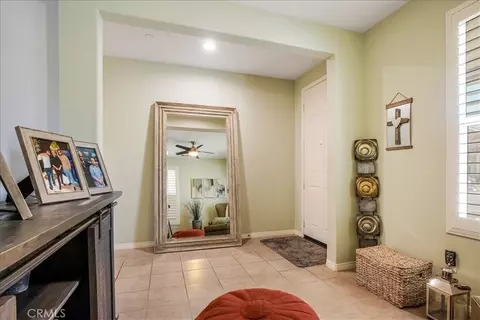27323 Ardella Pl, Saugus, CA 91350 photo 3