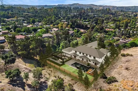 7583 Country Hill Ln, Anaheim Hills, CA 92808