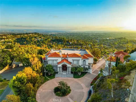 10219 Sunrise Ln, North Tustin, CA 92705
