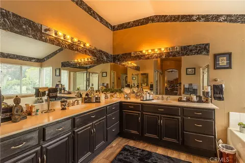 Bath - 970 Riverview Cir, Corona, CA 92881 photo 2 of 2