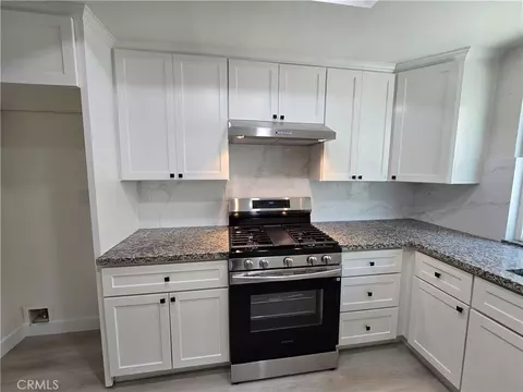 Kitchen - 70 Harkness Ave #4, Pasadena, CA 91106 photo 2 of 2