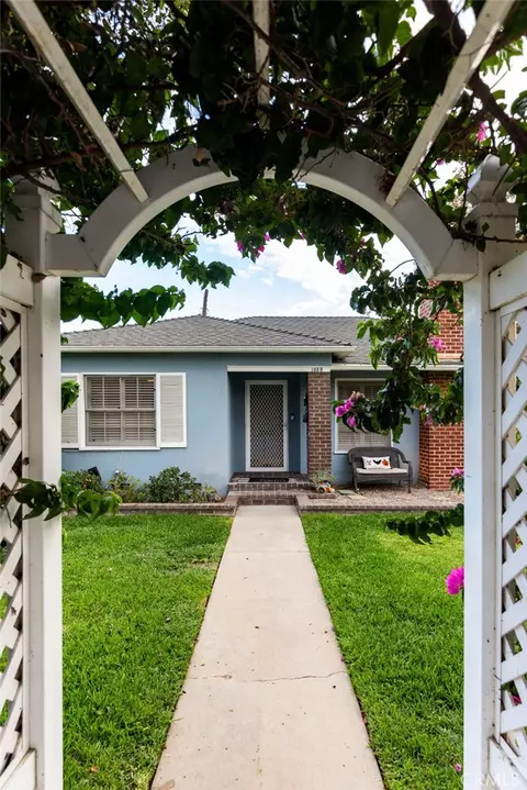 1030 W 19th St, Santa Ana, CA 92706