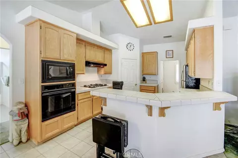 Kitchen - 11949 Hawthorne Ave, Hesperia, CA 92345 photo 1 of 5