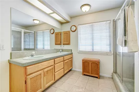 Bath - 11949 Hawthorne Ave, Hesperia, CA 92345 photo 2 of 3