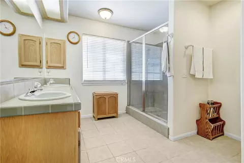 Bath - 11949 Hawthorne Ave, Hesperia, CA 92345 photo 1 of 3