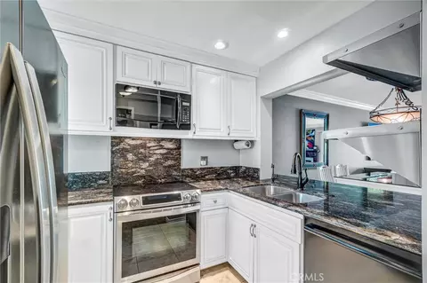 5927 E Creekside Ave #18, Orange, CA 92869