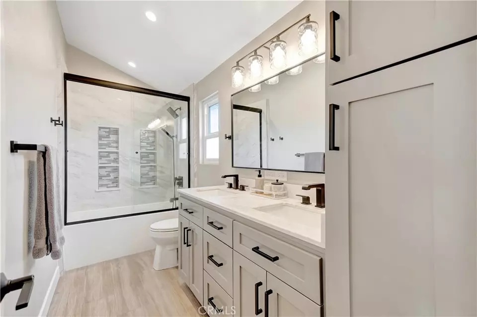 Bath - 12161 Casper St, Garden Grove, CA 92845 photo 4 of 4