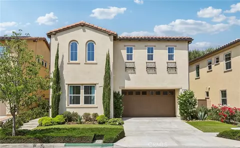 285 Pinnacle Dr, Lake Forest, CA 92630