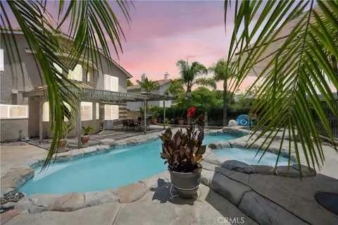 566 Bruin Dr, Riverside, CA 92507