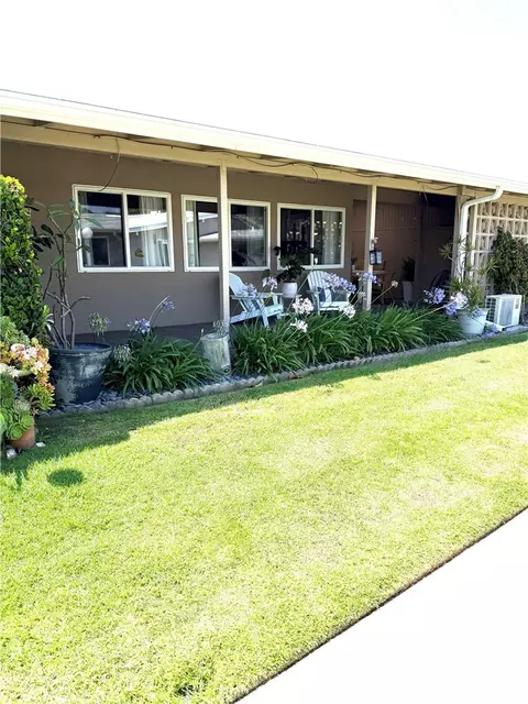 1100 Brookline Dr M9-222i, Seal Beach, CA 90740