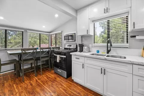 847 Silver Tip Dr, Big Bear Lake, CA 92315 photo 4