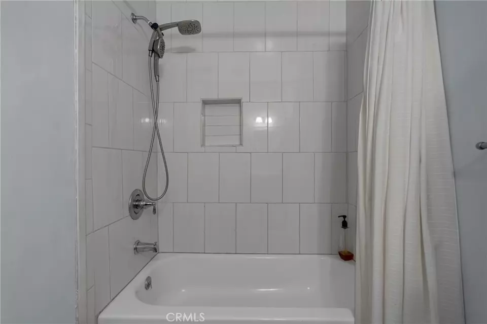 Bath - 10229 S Van Ness Ave, Inglewood, CA 90303 photo 3 of 3