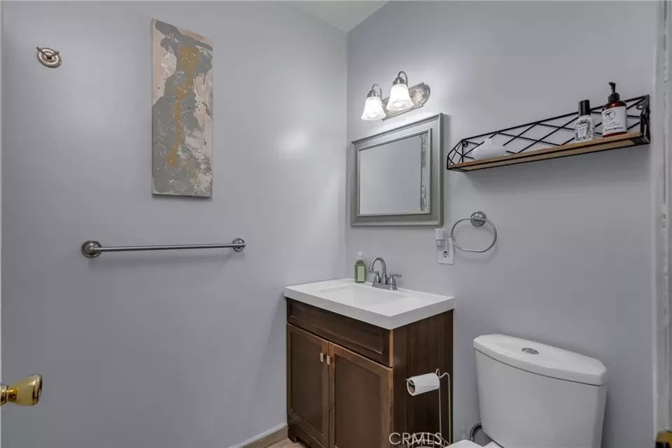 Bath - 10229 S Van Ness Ave, Inglewood, CA 90303 photo 2 of 3