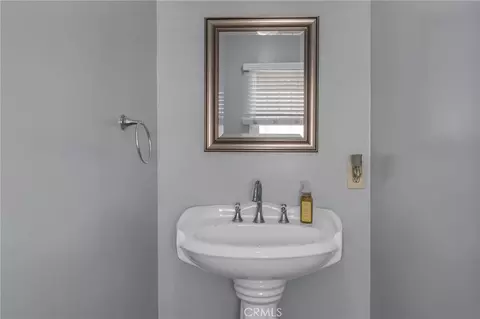 Bath - 10229 S Van Ness Ave, Inglewood, CA 90303 photo 1 of 3