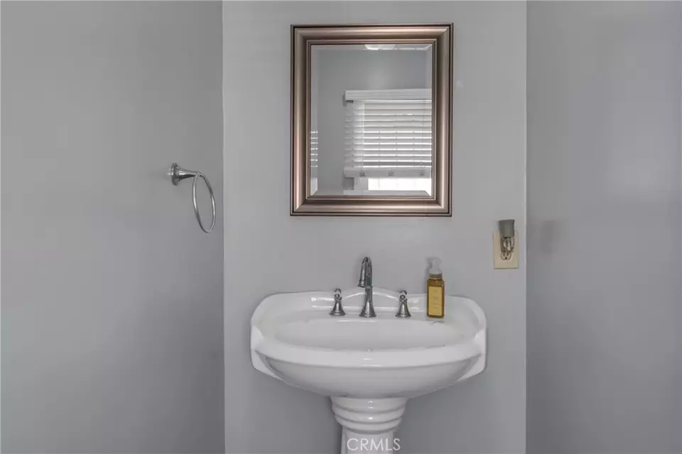Bath - 10229 S Van Ness Ave, Inglewood, CA 90303 photo 1 of 3