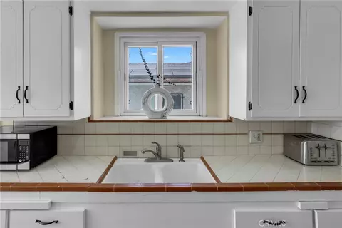 Kitchen - 10229 S Van Ness Ave, Inglewood, CA 90303 photo 1 of 2