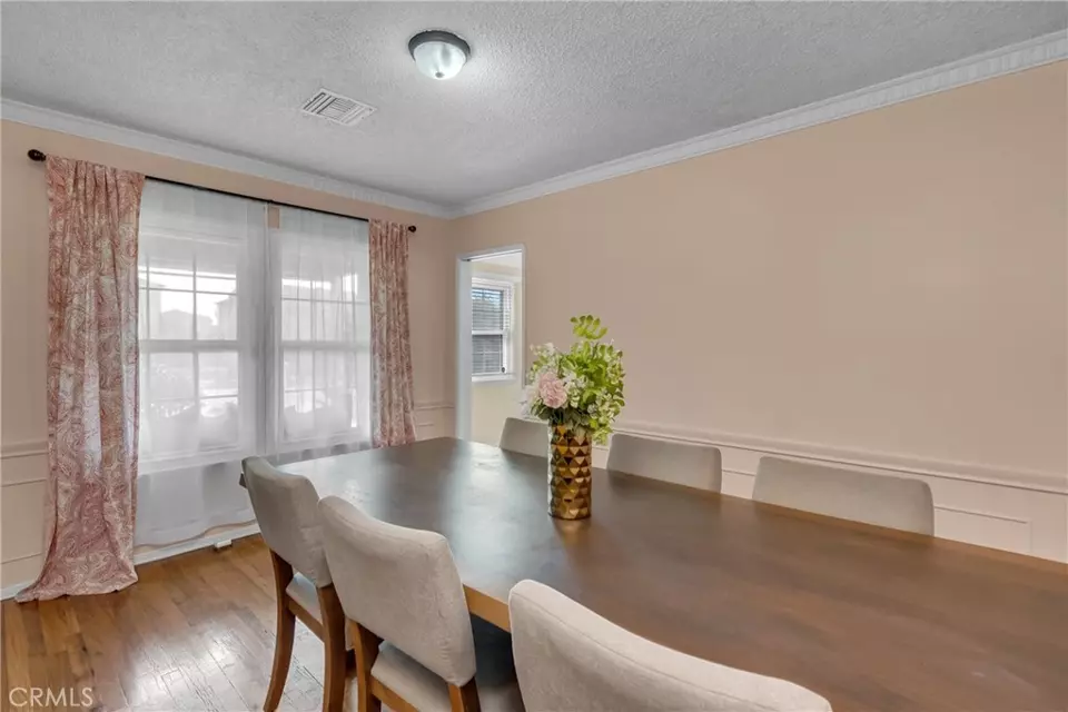 Dining - 10229 S Van Ness Ave, Inglewood, CA 90303 photo 2 of 3