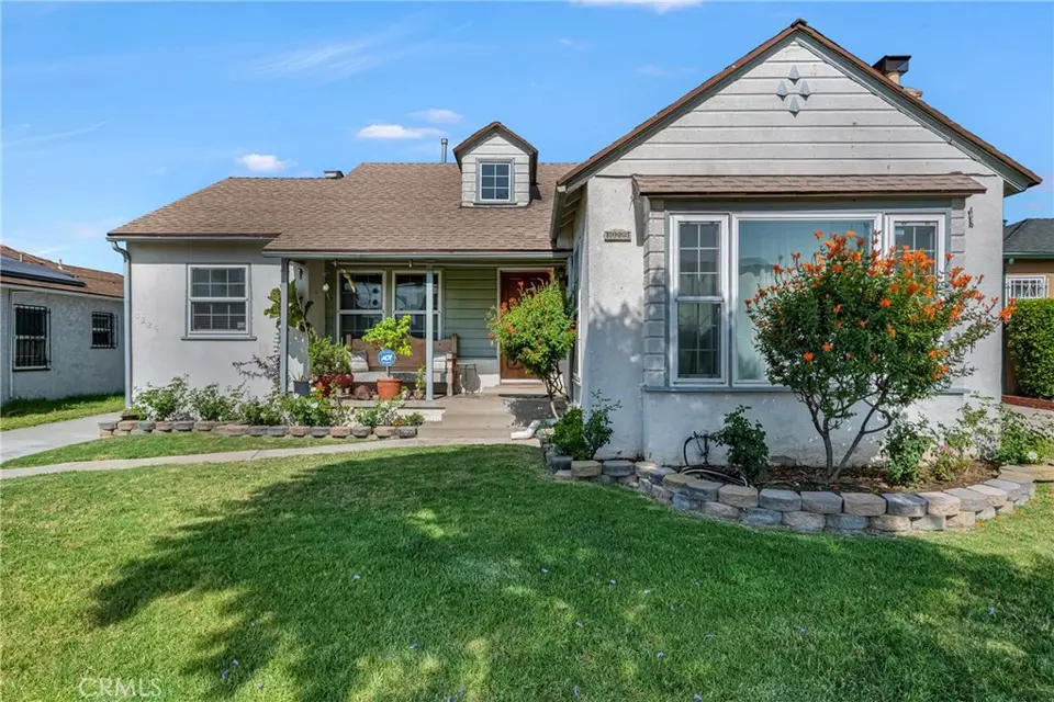 Exterior - 10229 S Van Ness Ave, Inglewood, CA 90303 photo 2 of 15
