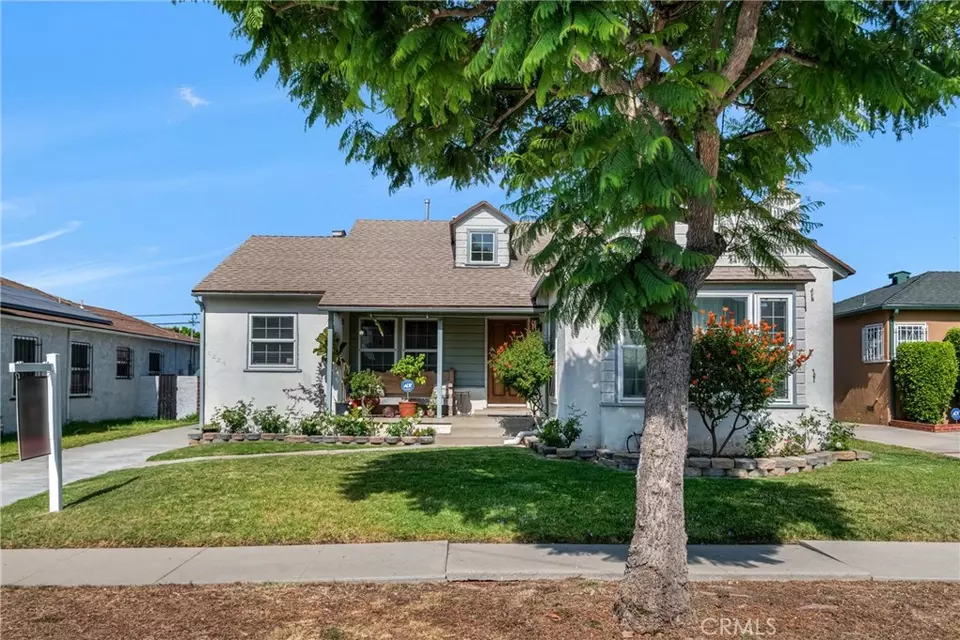 Exterior - 10229 S Van Ness Ave, Inglewood, CA 90303 photo 3 of 15
