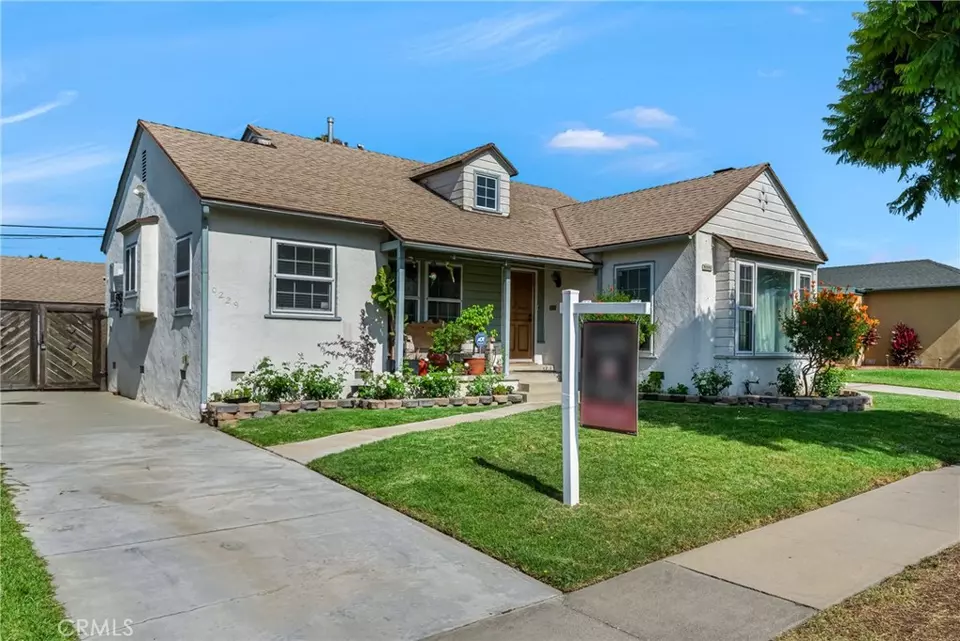 Exterior - 10229 S Van Ness Ave, Inglewood, CA 90303 photo 1 of 15