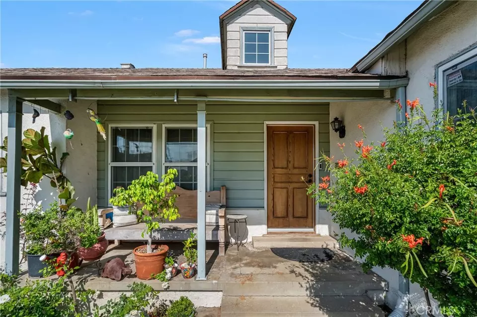 Exterior - 10229 S Van Ness Ave, Inglewood, CA 90303 photo 4 of 15